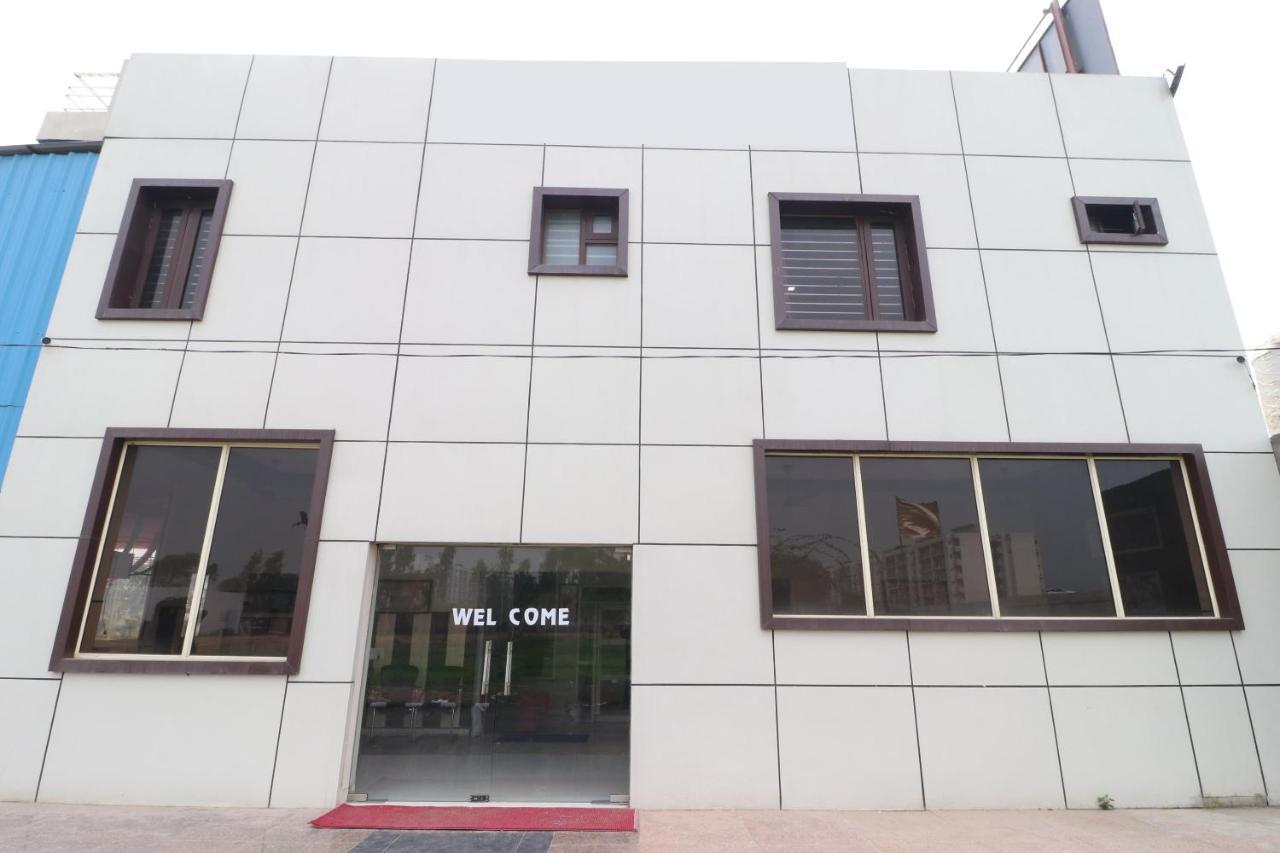 Hotel Oyo 28338 New Life Banur Zewnętrze zdjęcie